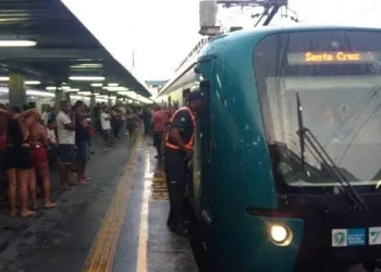 PASSAGEIROS PEDEM A VOLTA DOS TRENS EXPRESSOS NO RAMAL SANTA CRUZ