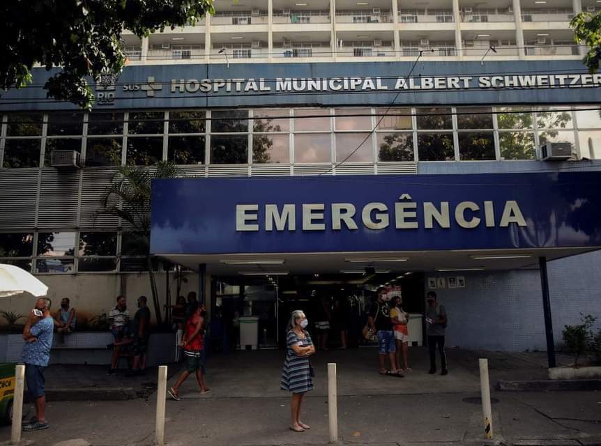 PACIENTES INTERNADOS NO HOSPITAL ALBERT SCHWEITZER SÃO INTUBADOS ACORDADOS E AMARRADOS POR FALTA DE SEDATIVOS