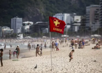 PRAIAS, RESTAURANTES E BOATES LIBERADAS