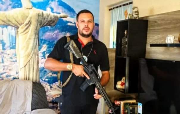 Polícia Prende Homem Que Se Passava Por Policial Civil.