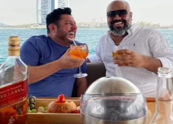 BRUNO, DA DUPLA COM MARRONE, TIRA FOTO COM 171 QUE DEU VOLTA EM GERAL AQUI NO BRASIL.