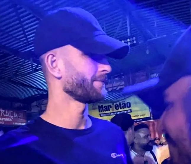( VÍDEO) ZAGUEIRO DO FLAGRADO EM BAILE FUNK E FALTA TREINO