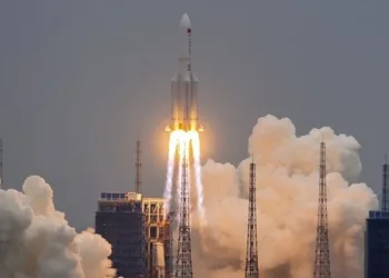 Foguete chinês descontrolado cairá na Terra nos próximos dias