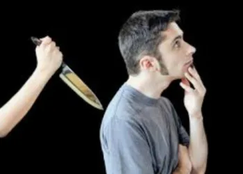 ( imagem forte) Universitária mata companheiro no RJ e alega legítima defesa