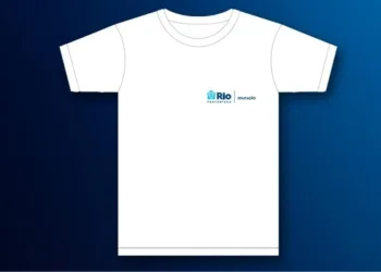 Estudantes escolhem nova camisa do uniforme escolar da rede municipal do Rio