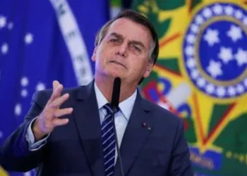 BOLSONARO PARABENIZA POLÍCIA APÓS OPERAÇÃO QUE DEIXOU 28 MORTOS NO JACAREZINHO