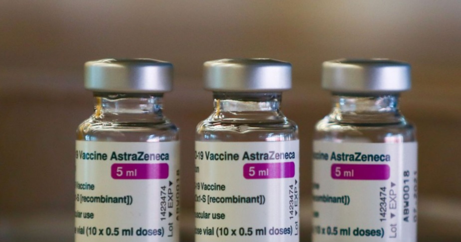 Fiocruz deve receber mais duas remessas de insumo para vacinas em maio