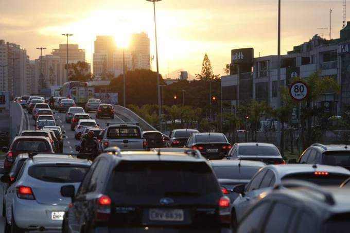 Prefeitura do Rio oferecerá bônus a servidores que aplicarem mais multas