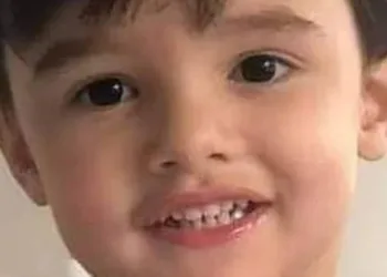 polícia investiga morte de criança de 3 anos por espancamento em apartamento