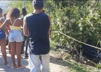 CRIANÇA MORRE NO RJ APÓS SER ATROPELADA POR HOMEM QUE LEVAVA MULHER PARA DAR À LUZ.