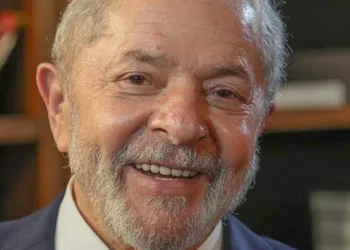 LULA ADMITE QUE SERÁ CANDIDATO À PRESIDÊNCIA EM 2022: ” SEREI CANDIDATO CONTRA O BOLSONARO”
