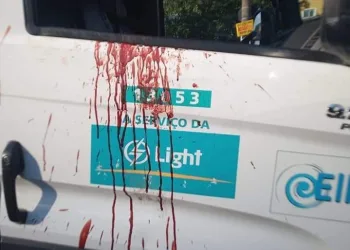 FUNCIONÁRIOS DA LIGHT SÃO AGREDIDOS EM COMUNIDADE NA ZONA OESTE