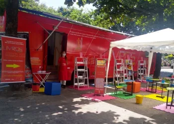 ‘Livros nas Praças’ chega a posto do Detran na Zona Oeste carioca hoje