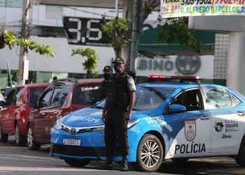Policiais militares recebem cobranças indevidas em contracheque