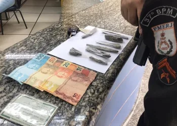 Jovem é preso após tentativa de suborno a policiais militares