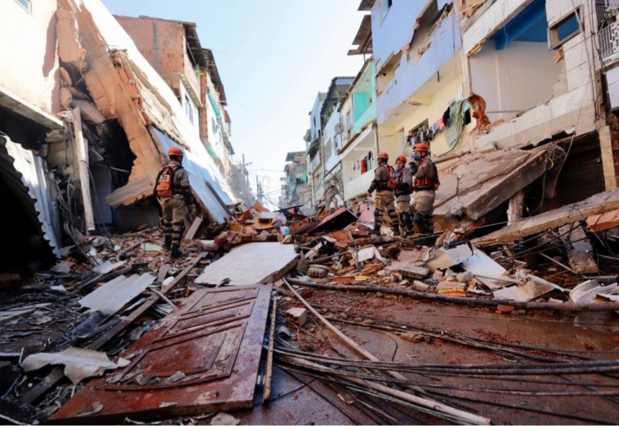 Prefeitura atua para minimizar os impactos do desabamento de um imóvel em Rio das Pedras