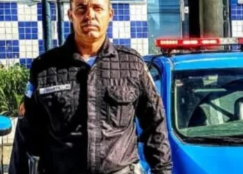 URGENTE!! POLICIAL É EXECUTADO AGORA POUCO DENTRO DE CASA NO RJ