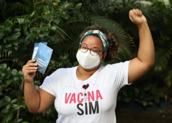 Covid-19: Rio vacina hoje profissionais da educação básica