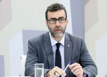Marcelo Freixo lidera como governador no Rio com 33%