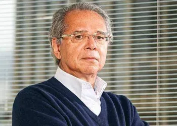 GUEDES JÁ ADMITE PRORROGAR AUXÍLIO EMERGENCIAL POR ATÉ TRÊS MESES