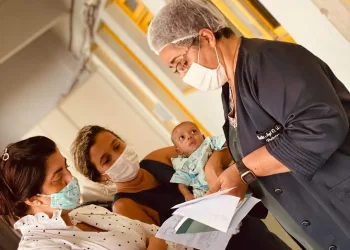 Bebê que foi espancado pelo próprio pai tem alta do Hospital no RJ