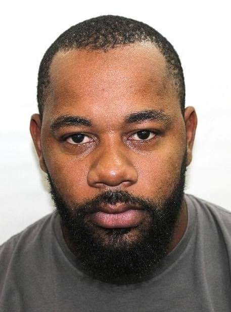 EM VÍDEO MILICIANO VULGO MACAQUINHO APARECE PRATICANDO ZOOFILIA COM CACHORRO.