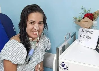 MULHER DE 33 ANOS VENCE A COVID APÓS MÉDICOS AVALIAREM 5% DE CHANCE DE SOBREVIVER : ‘ MUITA FÉ ‘