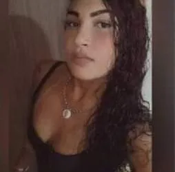 JOVEM QUE FOI BALEADA NA CABEÇA E NO OMBRO PELO NAMORADO NO RJ PASSA POR CIRURGIA