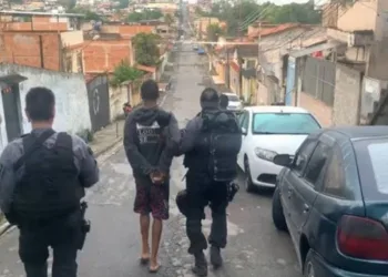 Homem que largou o tráfico por baixo salário foi preso no RJ roubando
