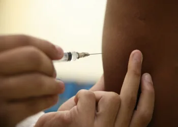 Uerj estuda eficácia das vacinas em imunizados em seu posto