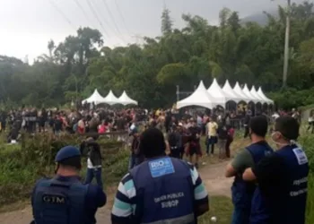 Secretaria Municipal interrompe festa irregular com cerca de 5 mil pessoas na Zona Oeste