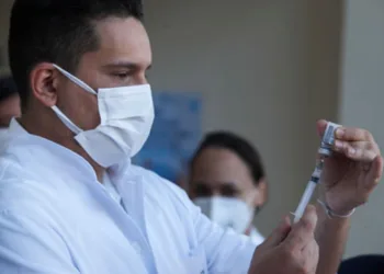 Campanha de vacinação contra a gripe é ampliada para atender o público em geral. Confira o calendário