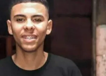 JOVEM DE 19 ANOS É FERIDO COM CANIVETE DURANTE BRIGA COM MOTORISTA DE APLICATIVO NO RJ