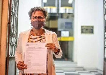 VEREADORA DO PT ACUSA VEREADOR DO PSOL DE “LESBOFOBIA” APÓS PARLAMENTAR DIZER “VOU LHE TRATAR COMO HOMEM!