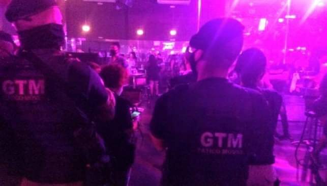 PREFEITURA DO RIO INTERDITA FESTA COM MAIS DE 300 PESSOAS EM CASA DE SWING NA ZONA OESTE!!