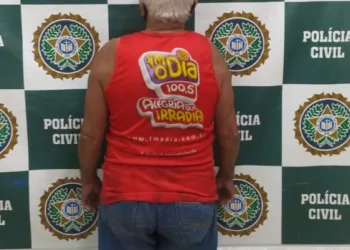 Vovô banguelo é preso após estuprar a enteada de 11 anos no Rio de Janeiro