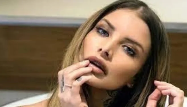 MULHER COM DUAS VAGINAS E DOIS ÚTEROS DA À LUZ BEBÊ SAUDÁVEL