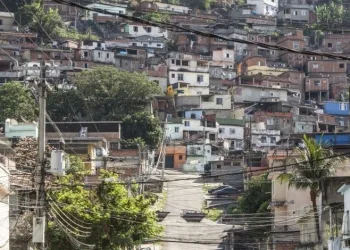 Tiroteio deixa quatro traficantes baleados no Morro do Juramento