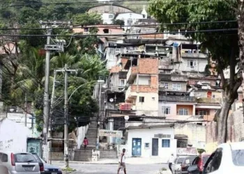 Moradores tiveram noite com pelo menos duas troca de tiros na região da Praça Seca