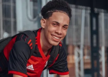 Da terra de Jojo Todynho para o mundo! Jovem faz fofocas do meio esportivo com humor no TikTok