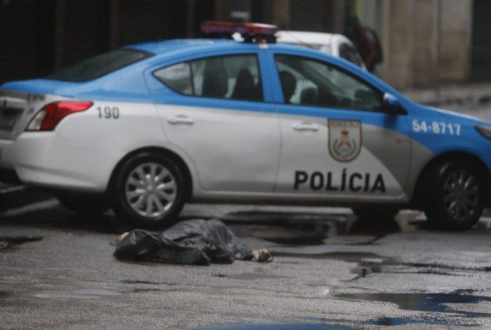Homem é atropelado na Avenida Brasil e arrastado por caminhão até o Centro do Rio