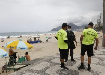 Primeiro dia de ‘Operação Verão’ é marcado por policiamento ostensivo na orla das praias do Rio