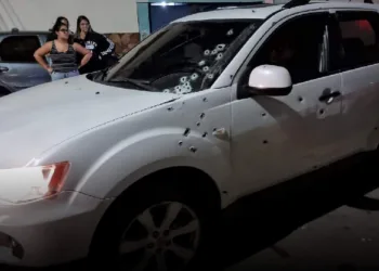 POLICIAL É BALEADO QUANDO CHEGAVA EM CASA NO RJ