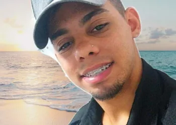 MULHER MATA EX COM VÁRIOS GOLPES DE FACA NO RJ