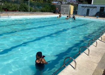 Vila olímpica Clara Nunes reabre piscina semiolímpica para atividades