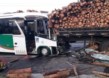 ACIDENTE COM ÔNIBUS DEIXEM MORTOS E FERIDOS NO RJ