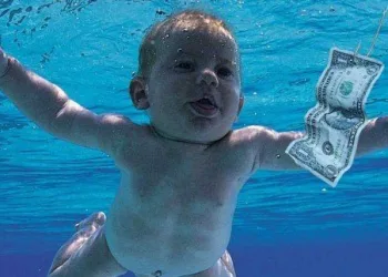 Bebê da capa do álbum ‘Nevermind’ do Nirvana processa banda por exploração sexual infantil