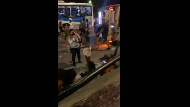 Dez pessoas ficam feridas após ônibus da linha 408 capotar em Niterói na sexta-feira