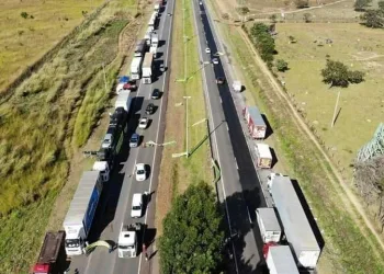 APÓS AUMENTO DO DIESEL, CAMINHONEIROS AMEAÇAM FAZER NOVA PARALISAÇÃO
