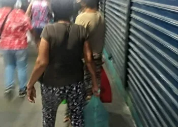 POLÍCIA FAZ OPERAÇÃO CONTRA VENDA DE PRODUTOS PIRATAS  DENTRO DO TÚNEL DE CAMPO GRANDE.